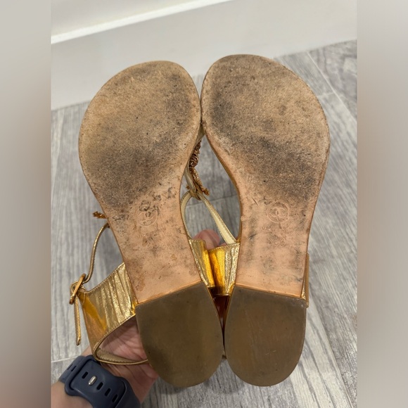 Chanel gold interlocking CC logo t strap sandals - Picture 11 of 12